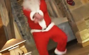 Père Noël dansant Gangnam Style